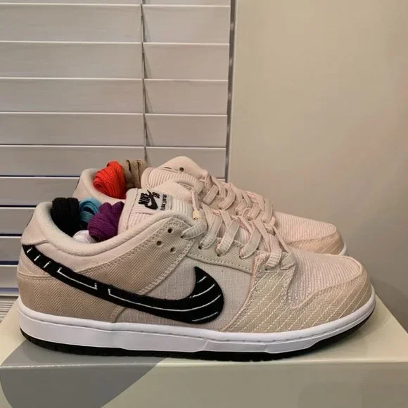 Nike SB Dunk Low Pro QS Albino & Preto Fossil - Picture 1 of 4